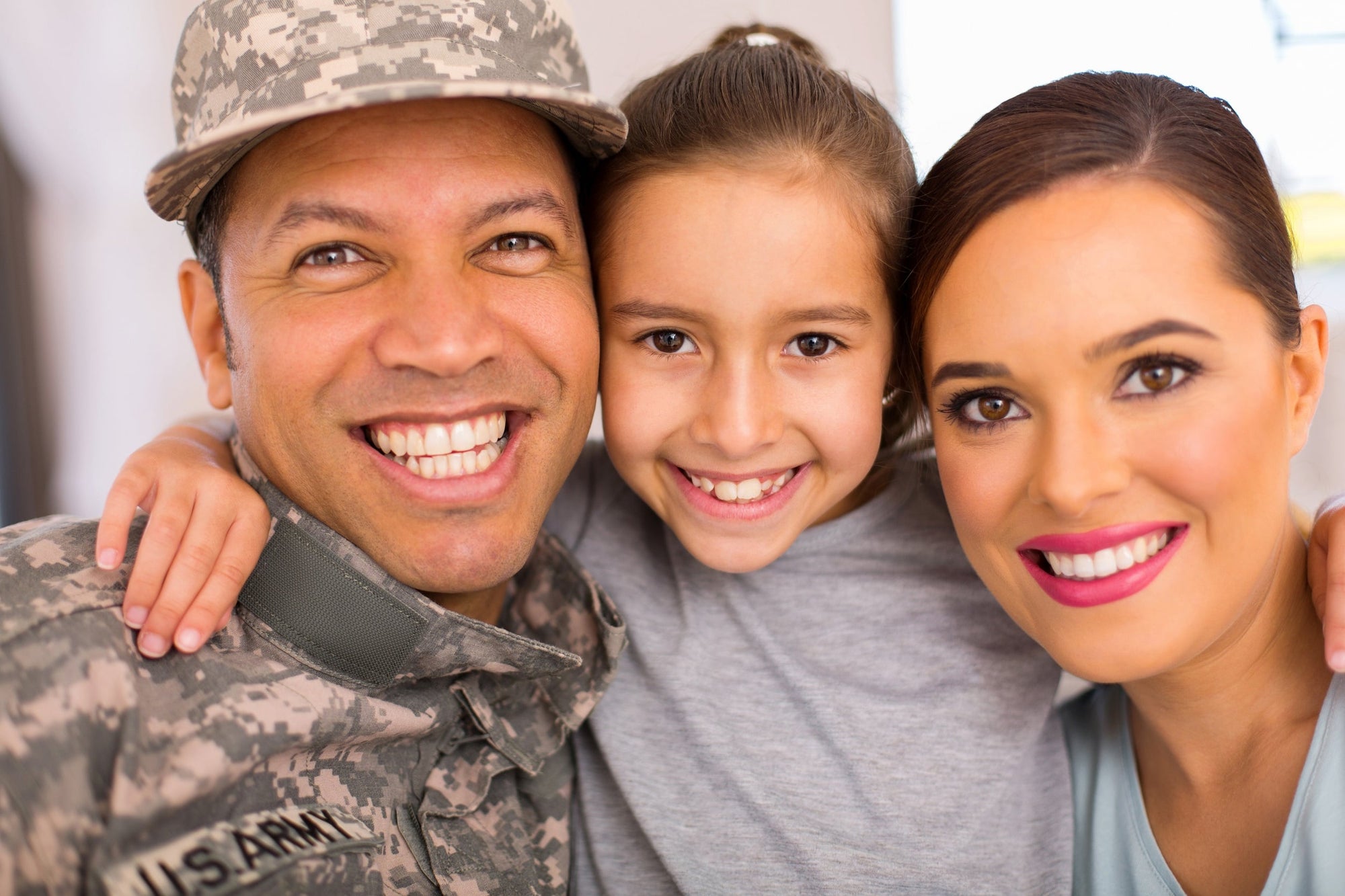 A happy Latino military family that deserves military discounts.